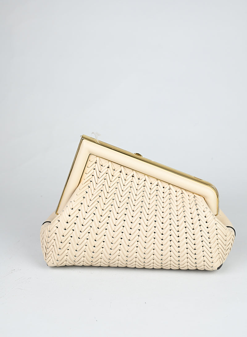 Fendi Pochette First in pelle intrecciata ecrù