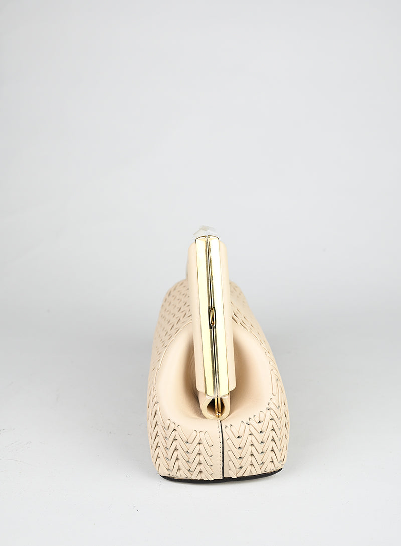Fendi Pochette First in pelle intrecciata ecrù