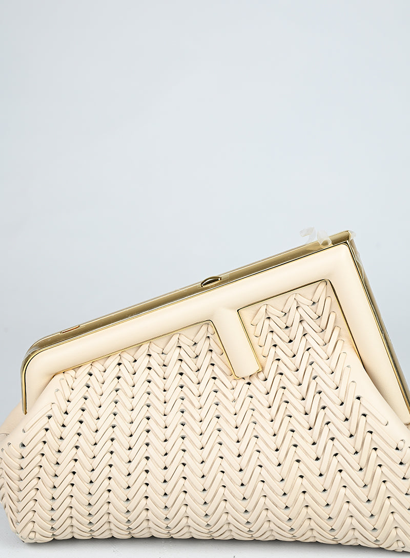 Fendi Pochette First in pelle intrecciata ecrù