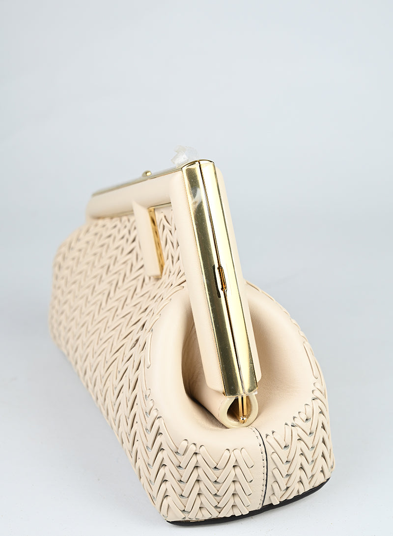 Fendi Pochette First in pelle intrecciata ecrù
