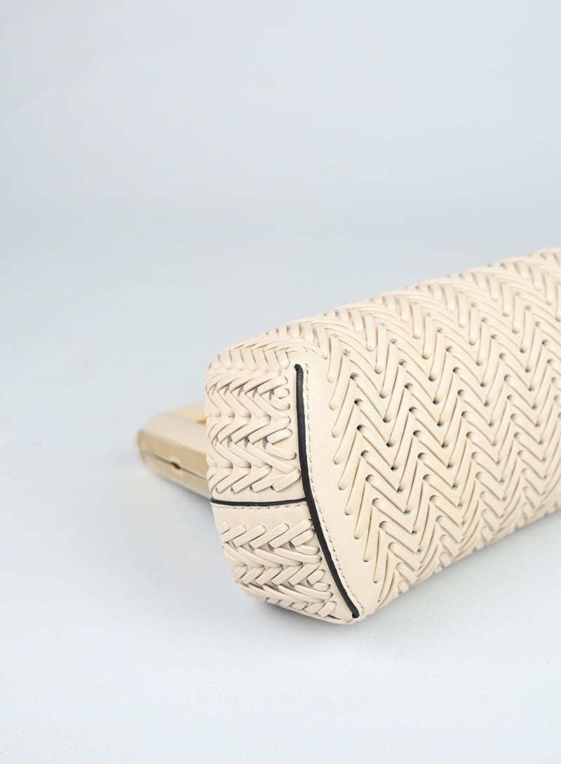 Fendi Pochette First in pelle intrecciata ecrù