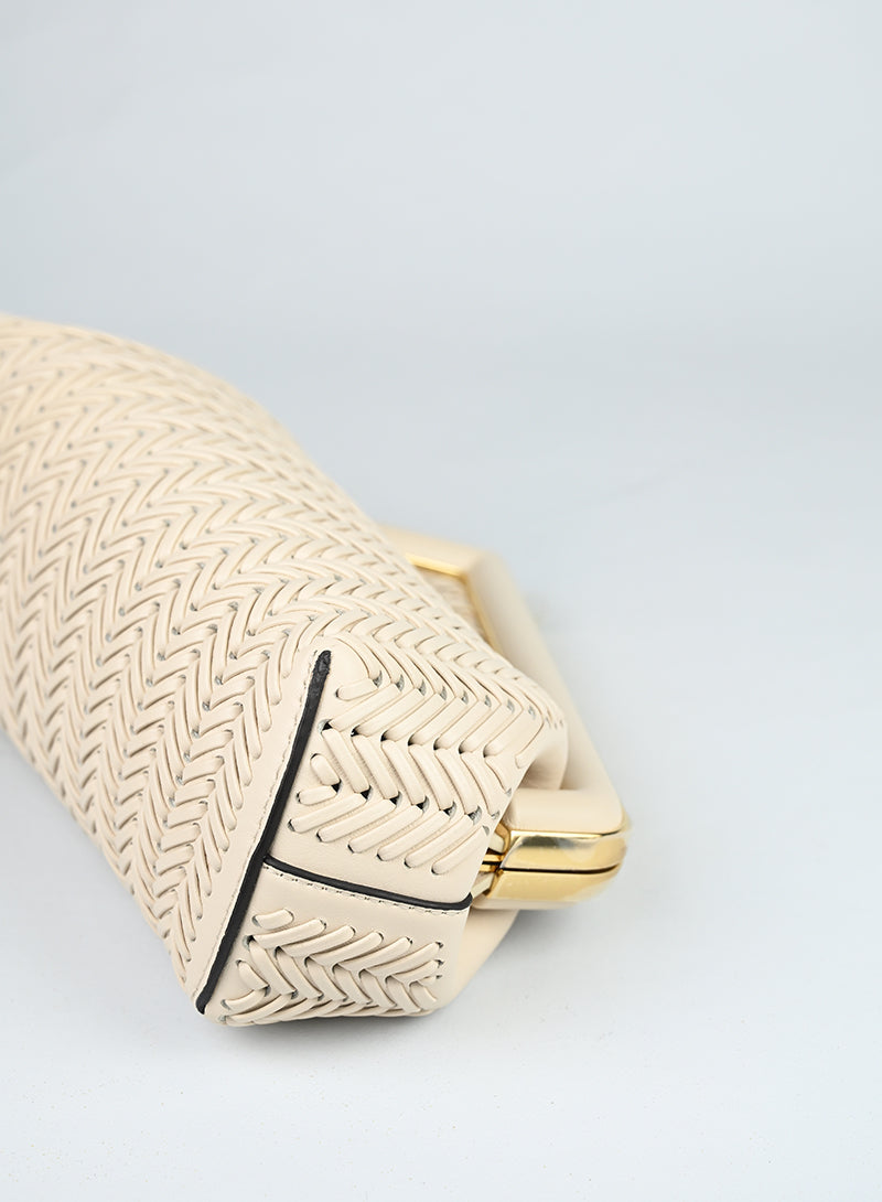 Fendi Pochette First in pelle intrecciata ecrù