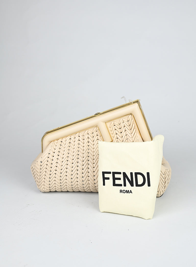 Fendi Pochette First in pelle intrecciata ecrù