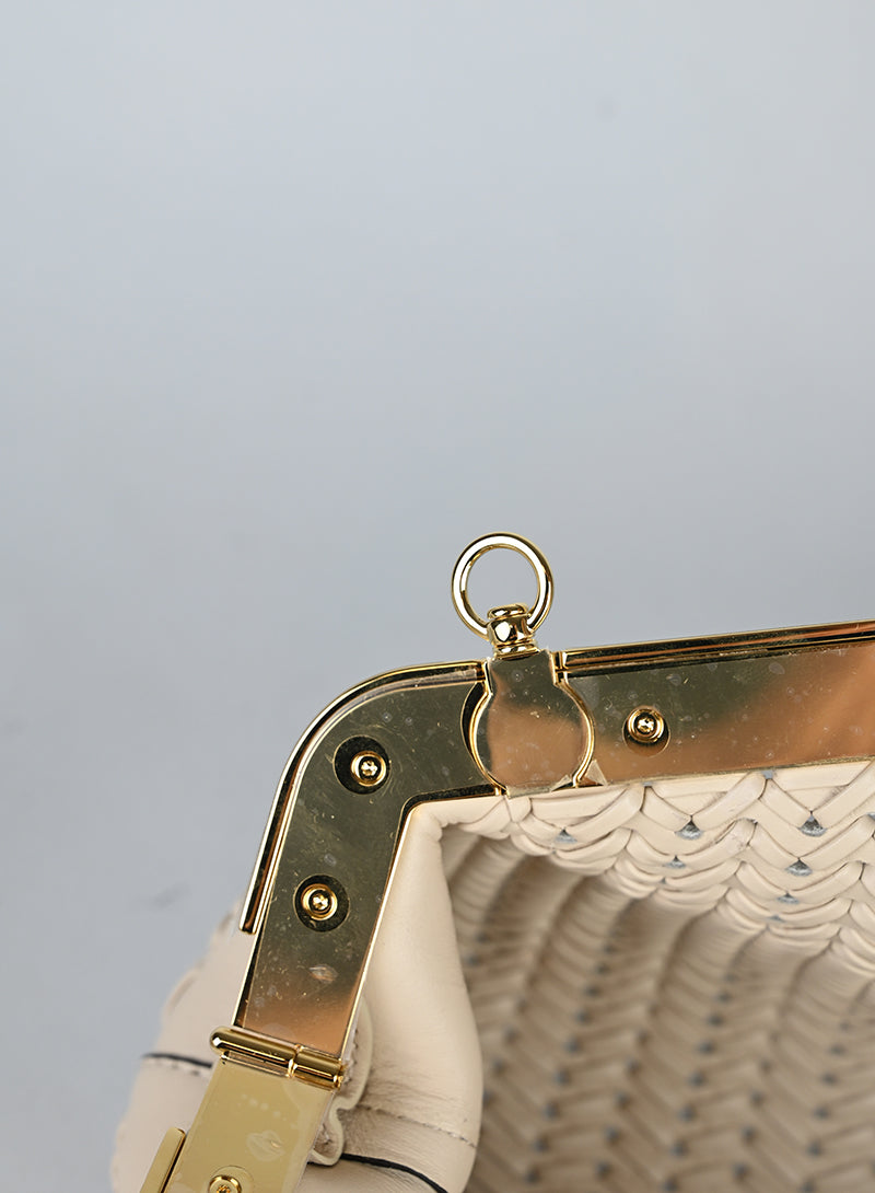 Fendi Pochette First in pelle intrecciata ecrù