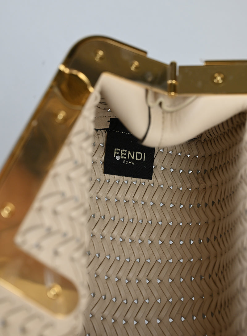 Fendi Pochette First in pelle intrecciata ecrù
