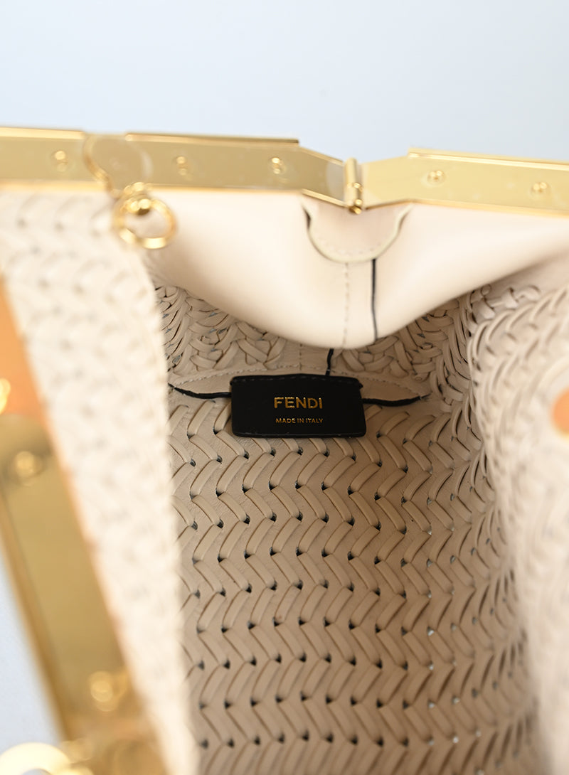 Fendi Pochette First in pelle intrecciata ecrù