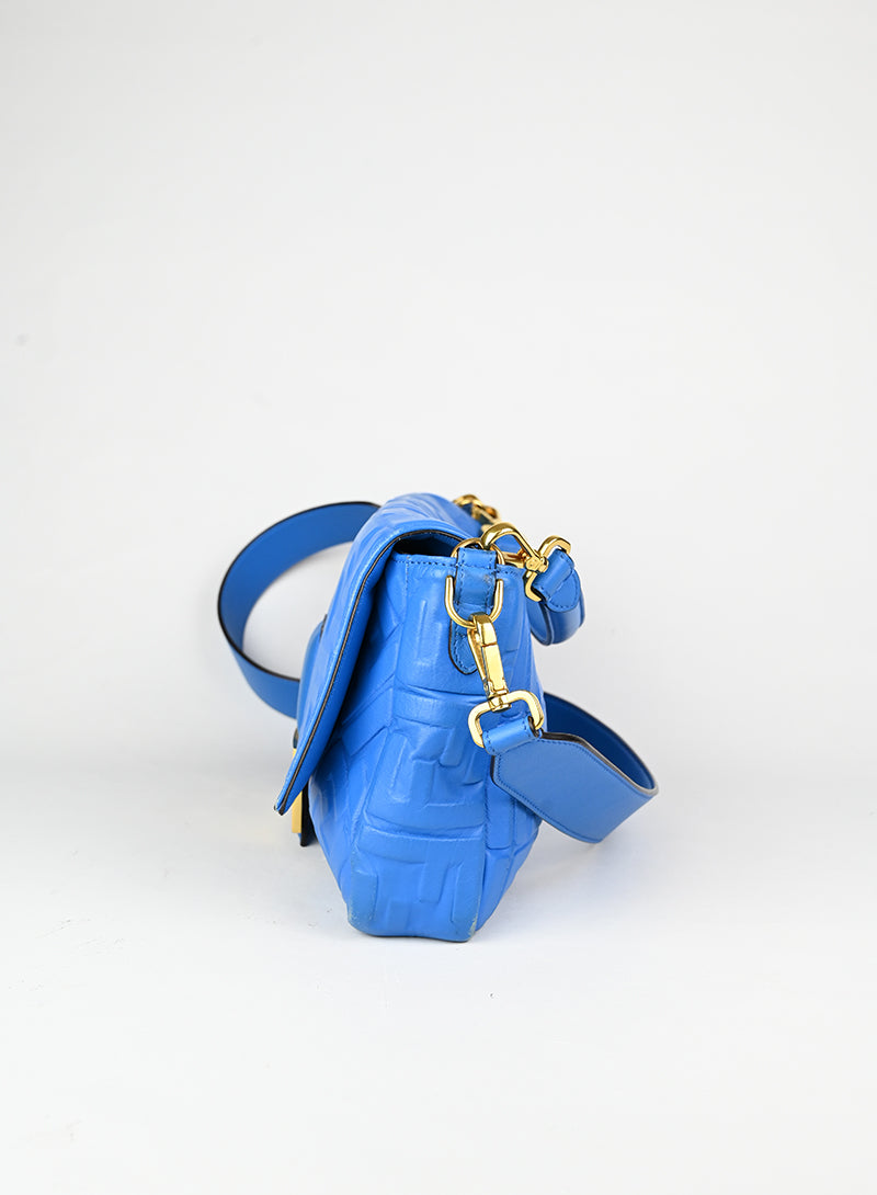 Fendi Borsa Maxi Baguette in pelle azzurra