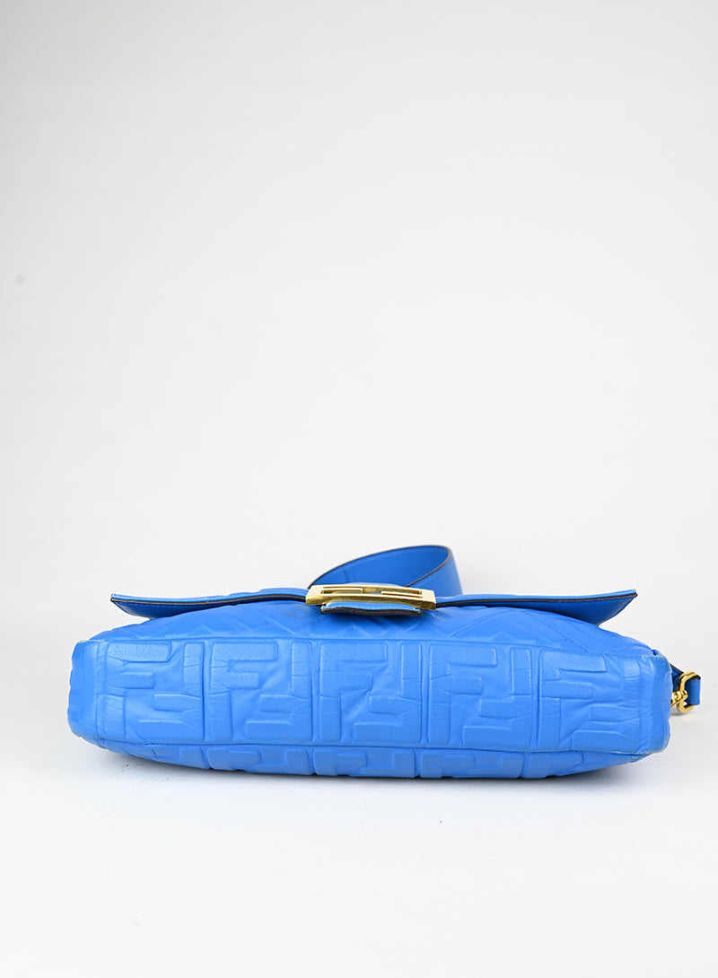 Fendi Borsa Maxi Baguette in pelle azzurra