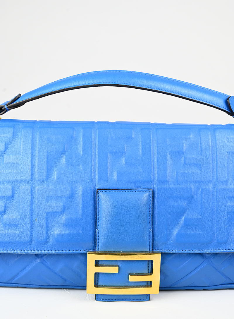 Fendi Borsa Maxi Baguette in pelle azzurra