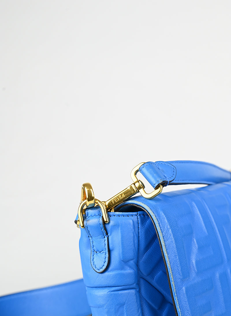 Fendi Borsa Maxi Baguette in pelle azzurra