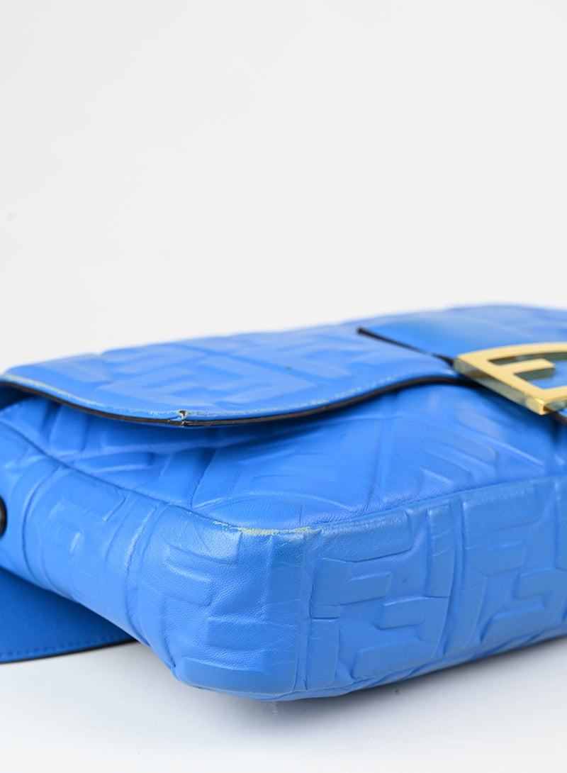 Fendi Borsa Maxi Baguette in pelle azzurra