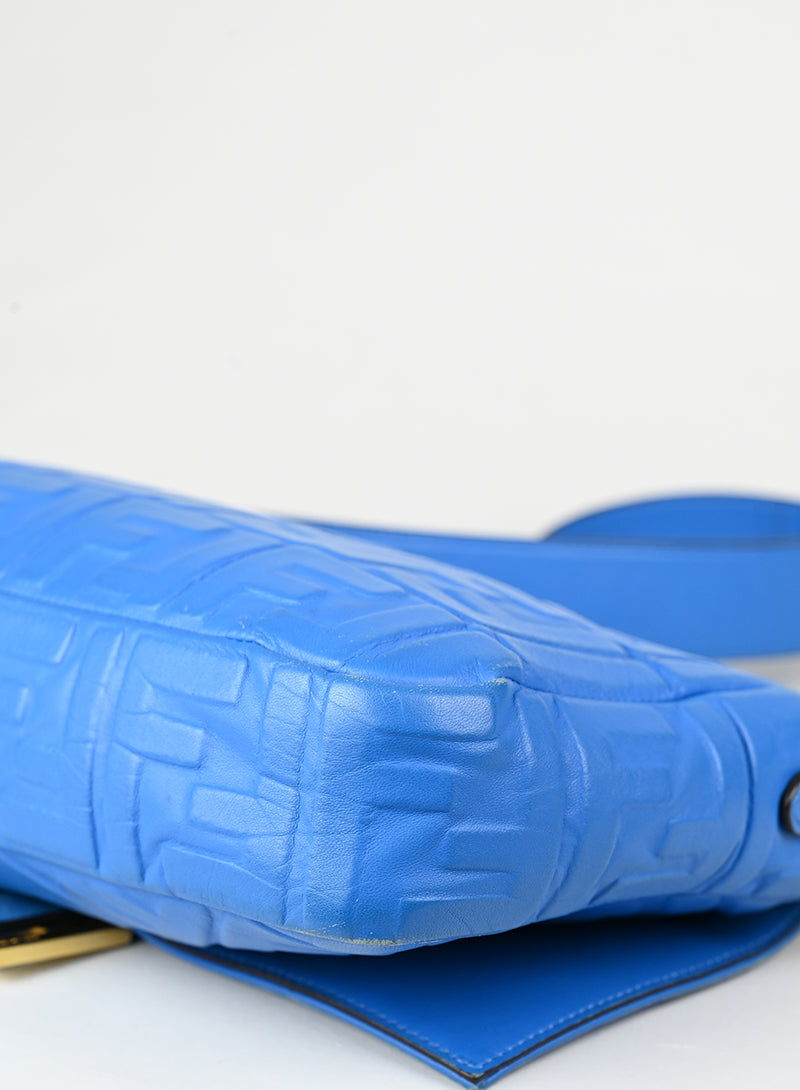 Fendi Borsa Maxi Baguette in pelle azzurra