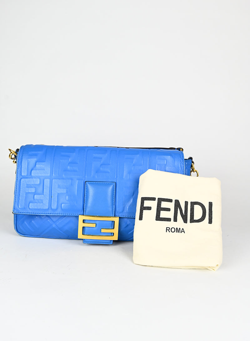 Fendi Borsa Maxi Baguette in pelle azzurra