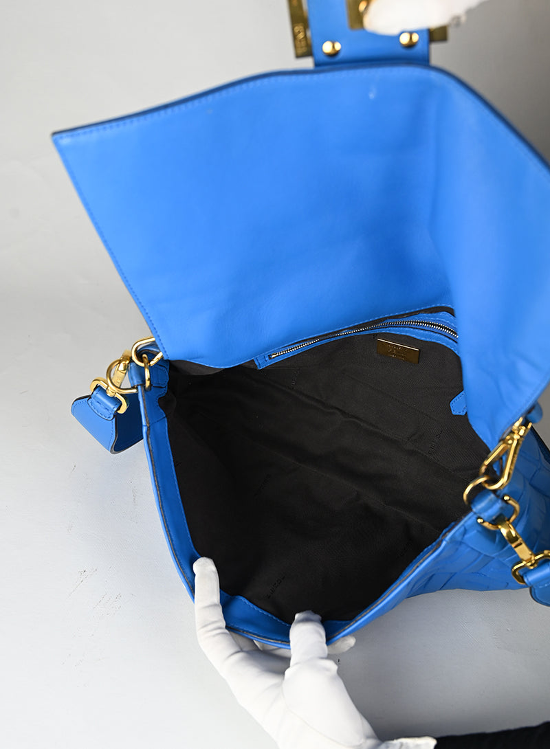 Fendi Borsa Maxi Baguette in pelle azzurra