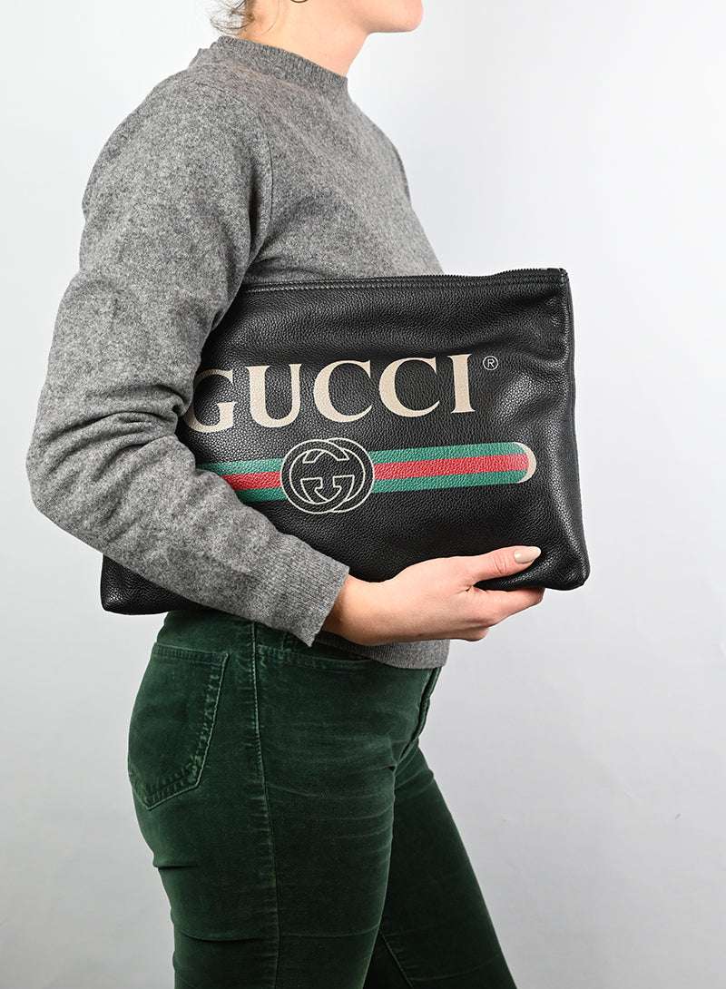 Gucci Pochette in pelle nera con logo