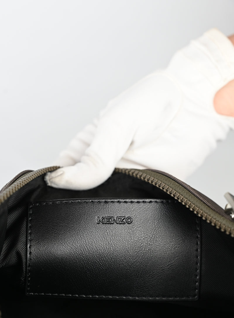 Kenzo Pochette in tessuto verde -  lesleyluxuryvintage