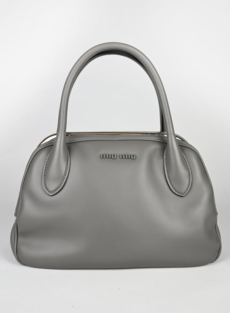 Miu Miu Borsa a mano in pelle grigia