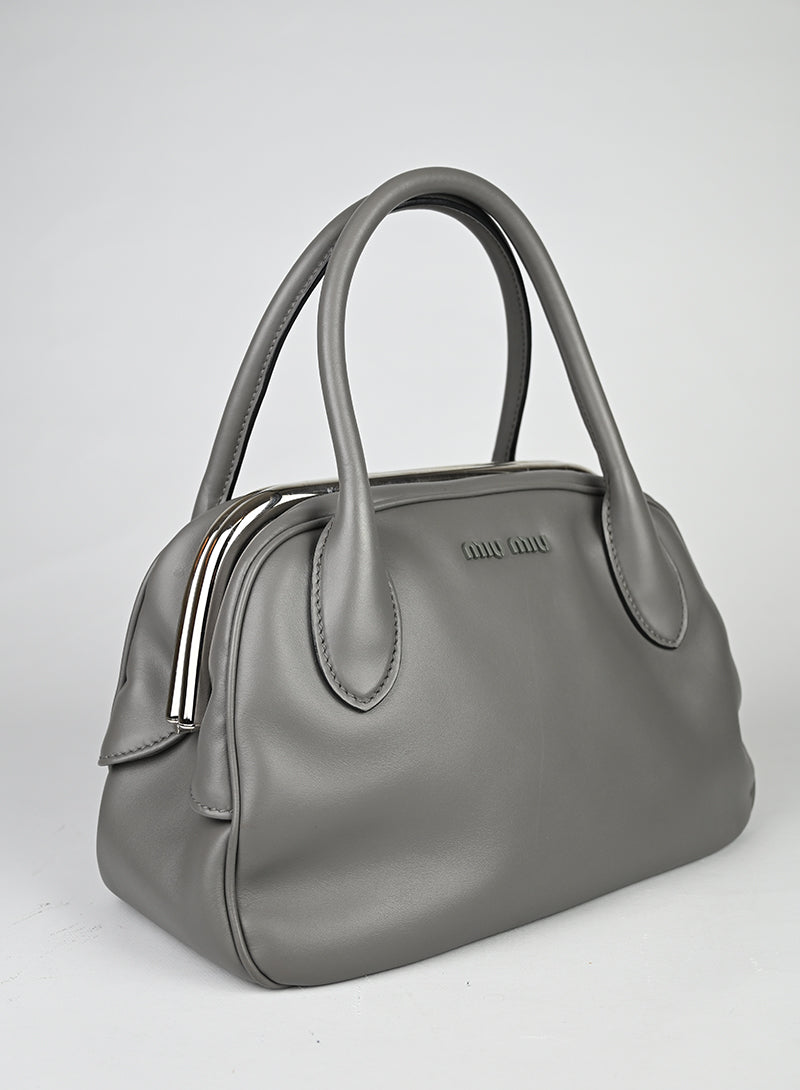 Miu Miu Borsa a mano in pelle grigia