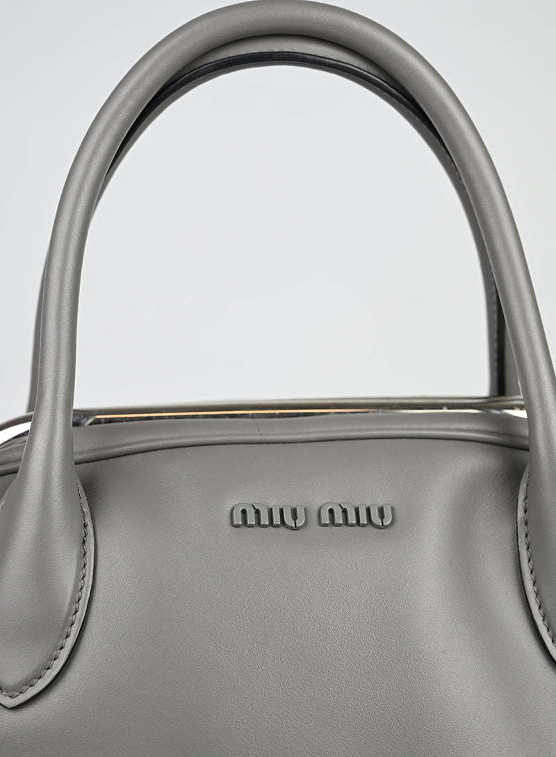 Miu Miu Borsa a mano in pelle grigia