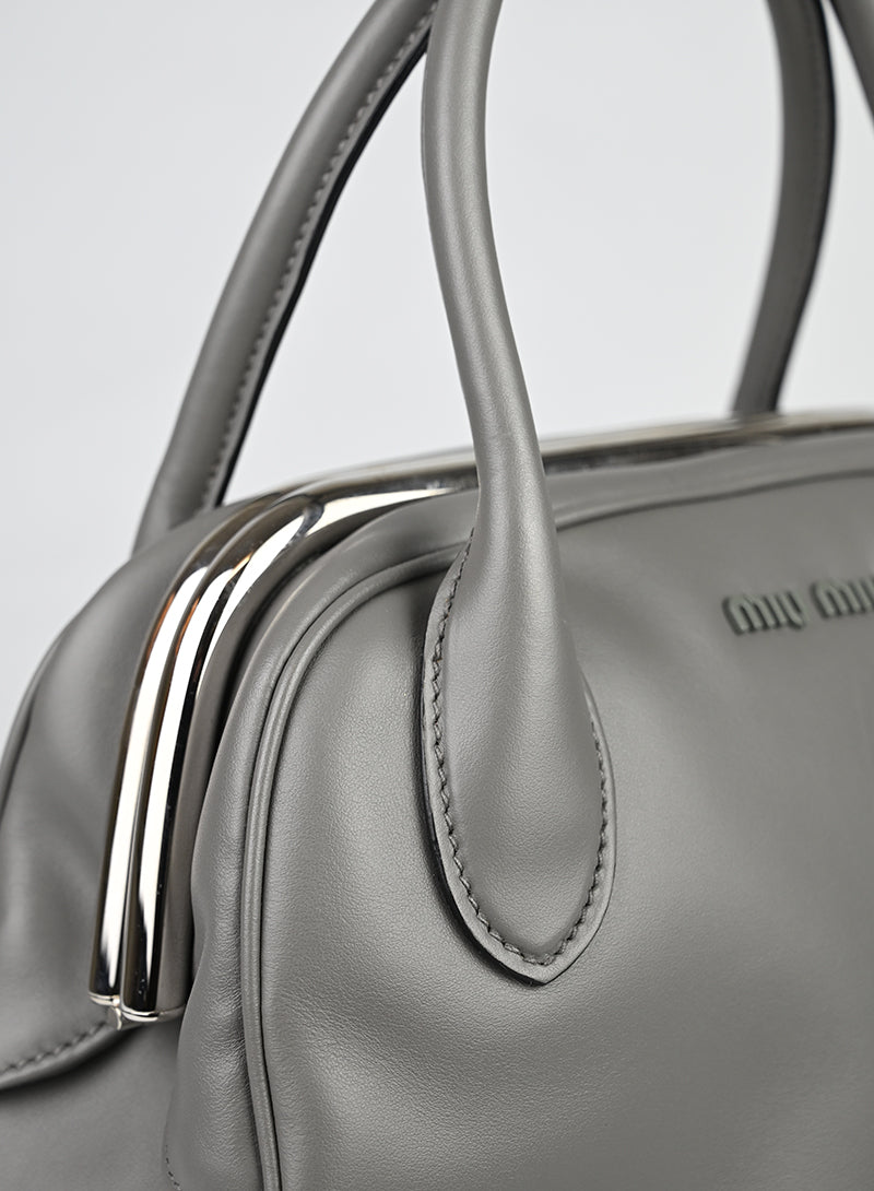Miu Miu Borsa a mano in pelle grigia