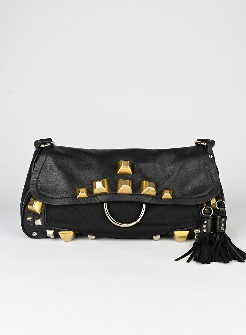 Prada Borsa in pelle nera con borchie