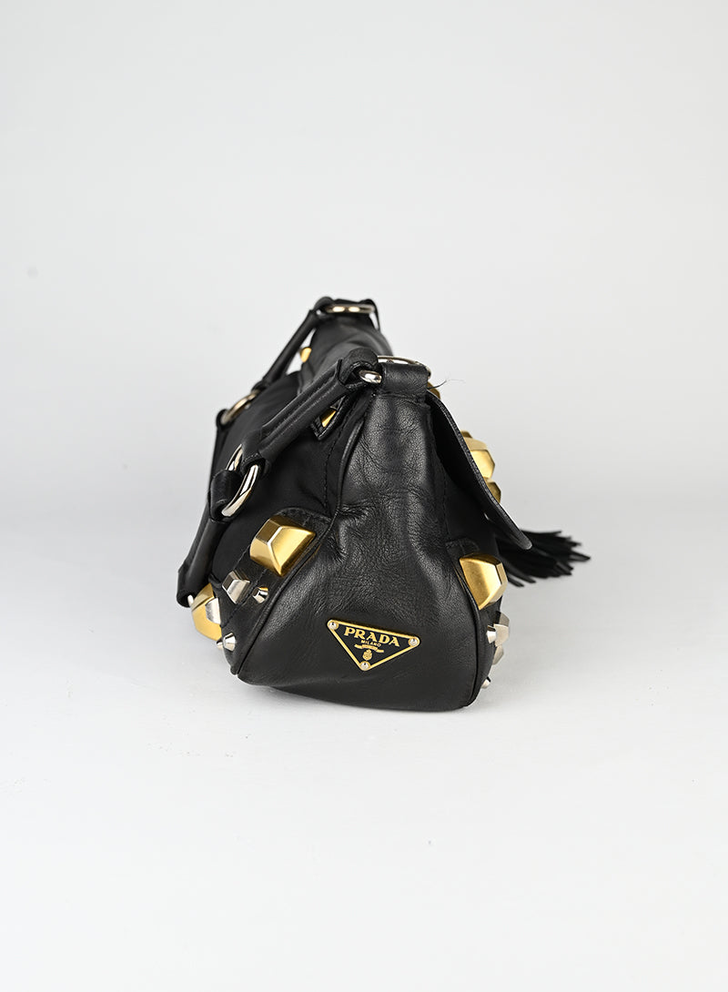 Prada Borsa in pelle nera con borchie