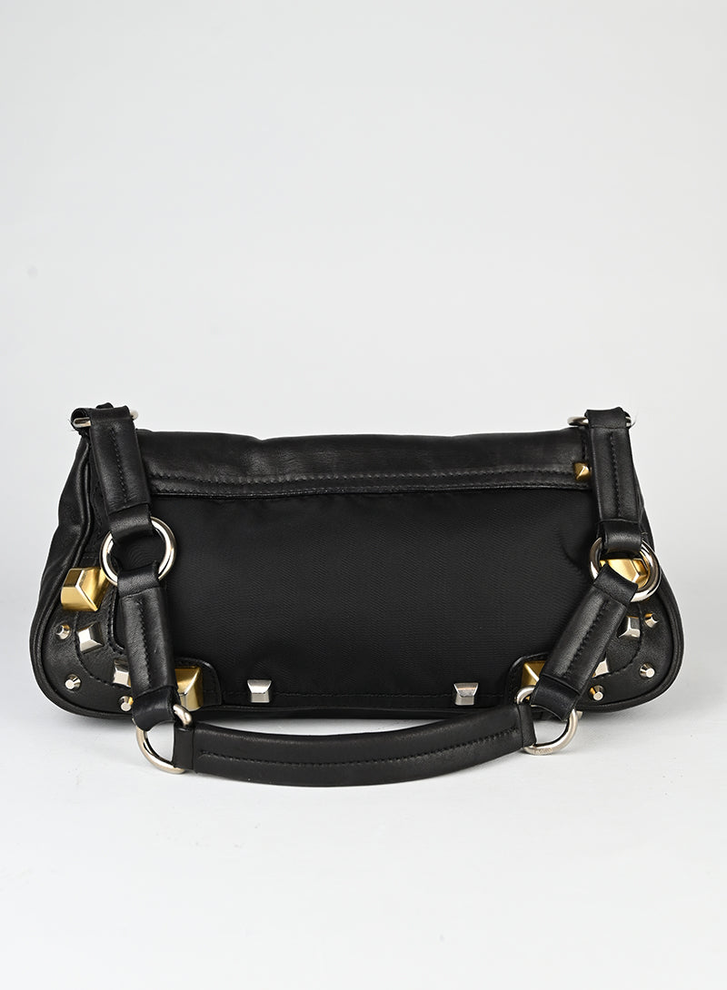 Prada Borsa in pelle nera con borchie