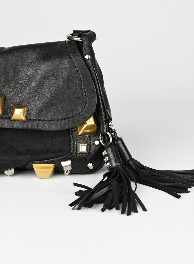 Prada Borsa in pelle nera con borchie