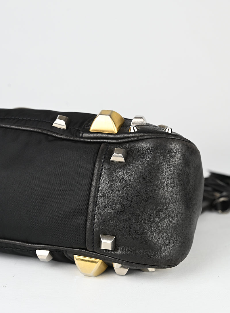Prada Borsa in pelle nera con borchie