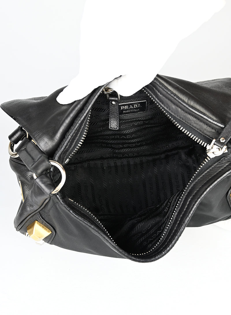 Prada Borsa in pelle nera con borchie