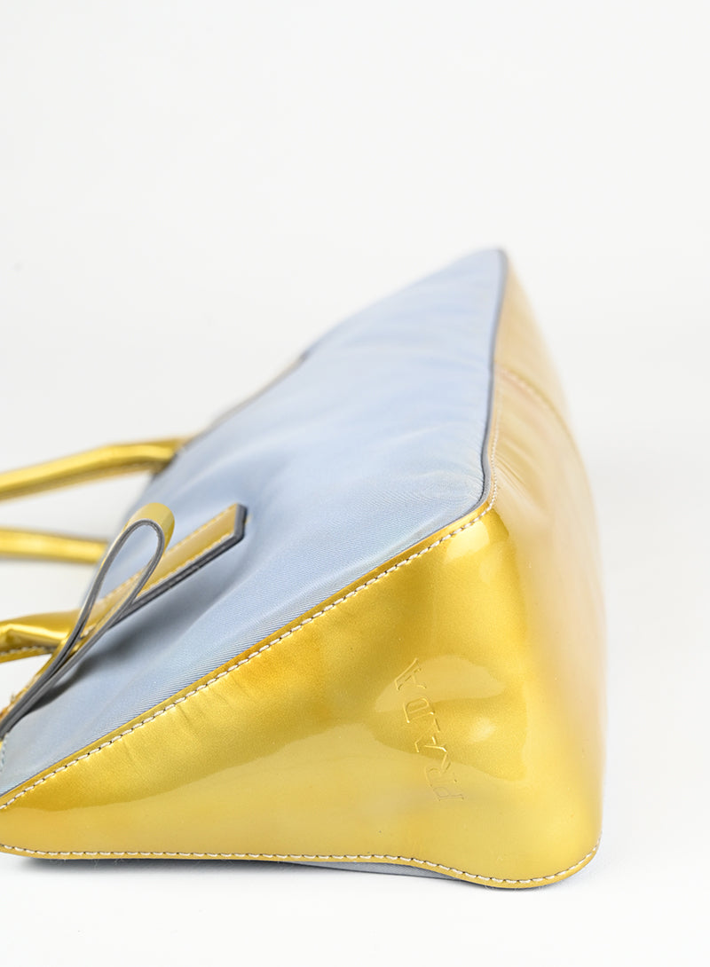 Prada Borsa in Re-nylon azzurra e oro