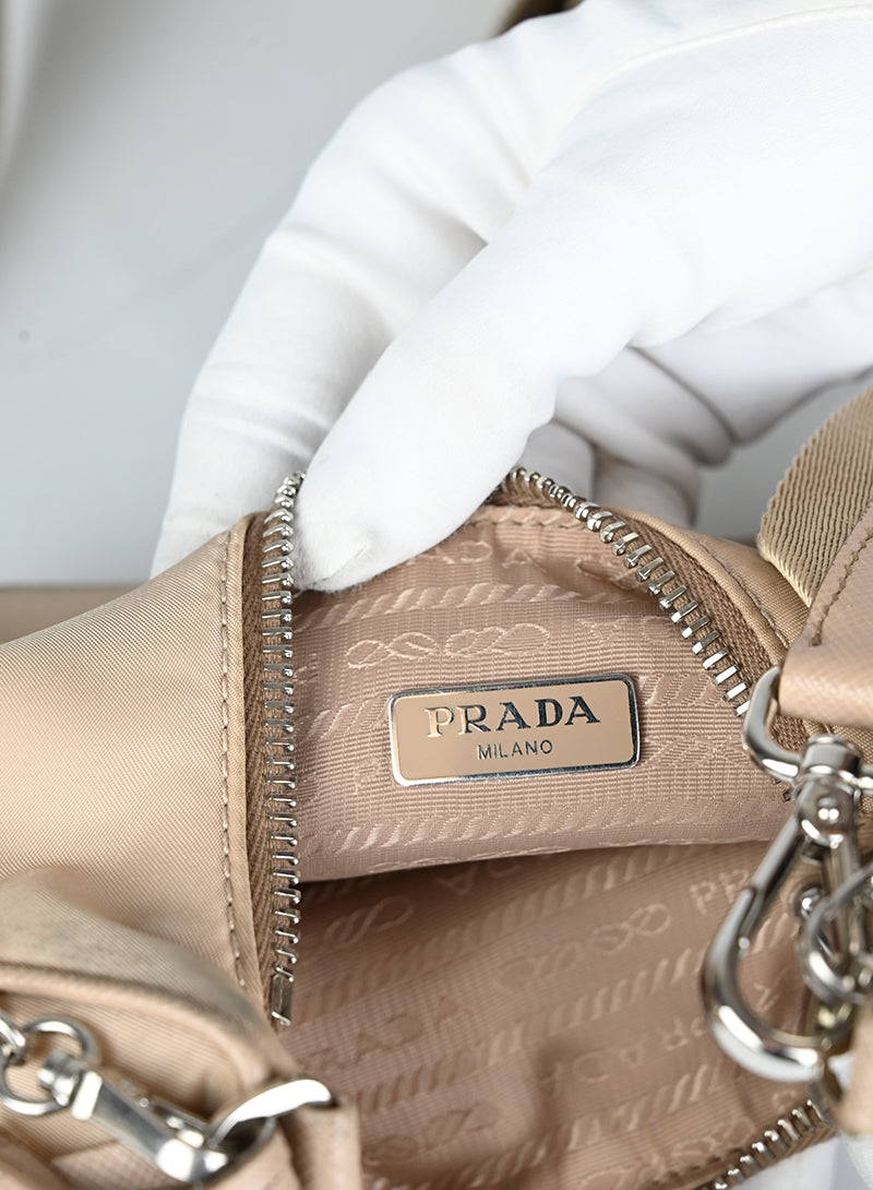 Prada Borsa Re-edition 2005 in nylon beige