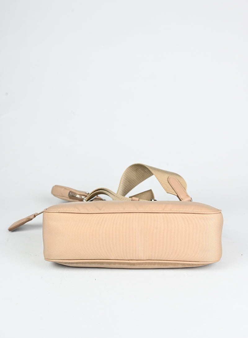Prada Borsa Re-edition 2005 in nylon beige