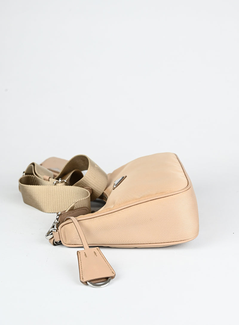 Prada Borsa Re-edition 2005 in nylon beige
