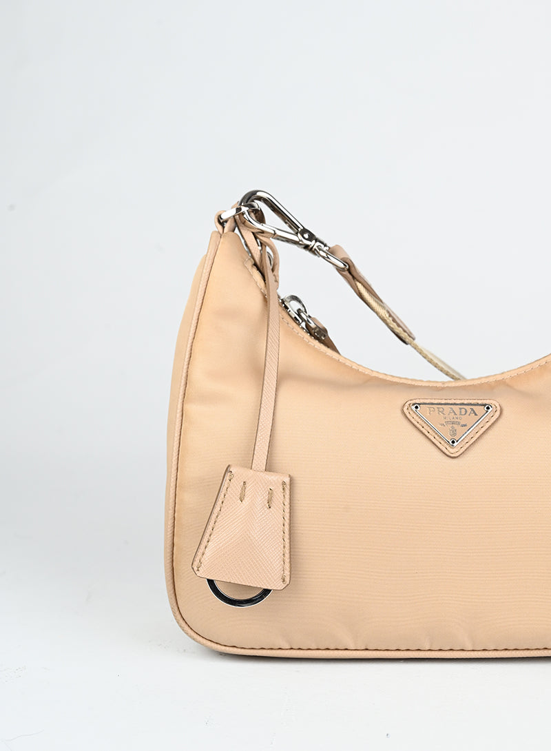 Prada Borsa Re-edition 2005 in nylon beige