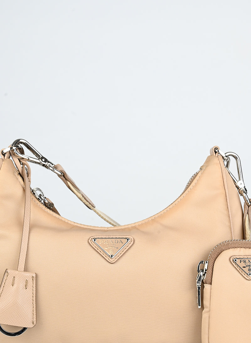 Prada Borsa Re-edition 2005 in nylon beige