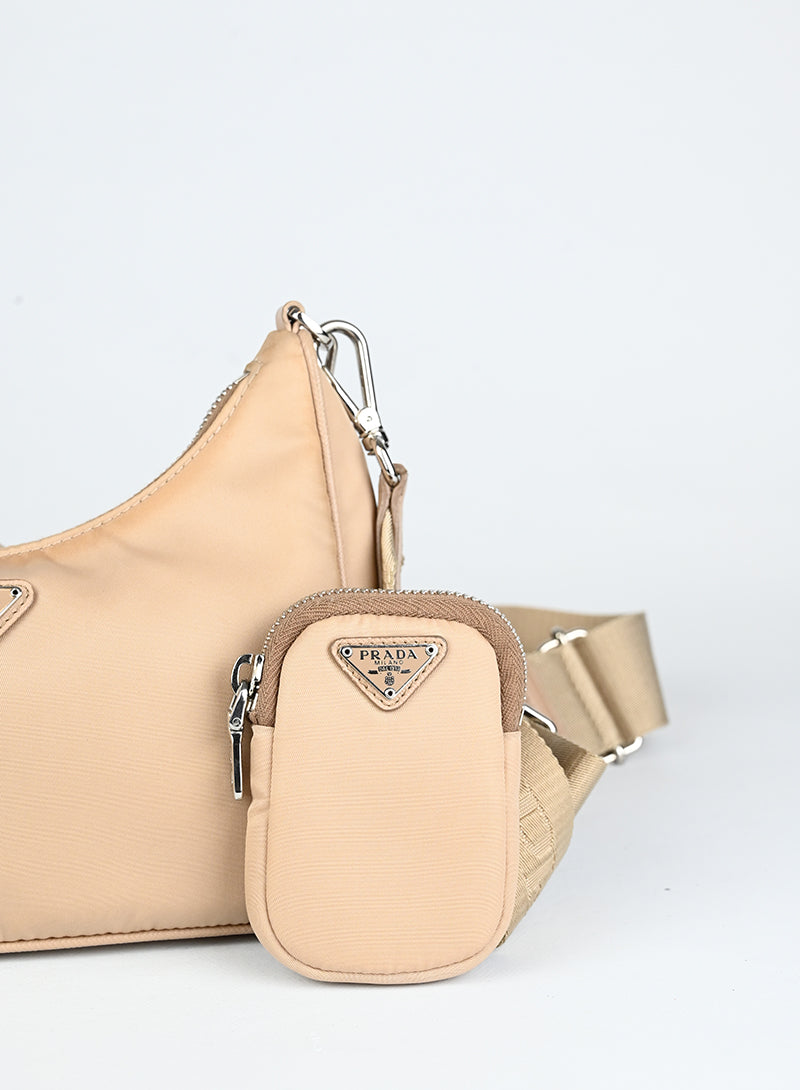 Prada Borsa Re-edition 2005 in nylon beige