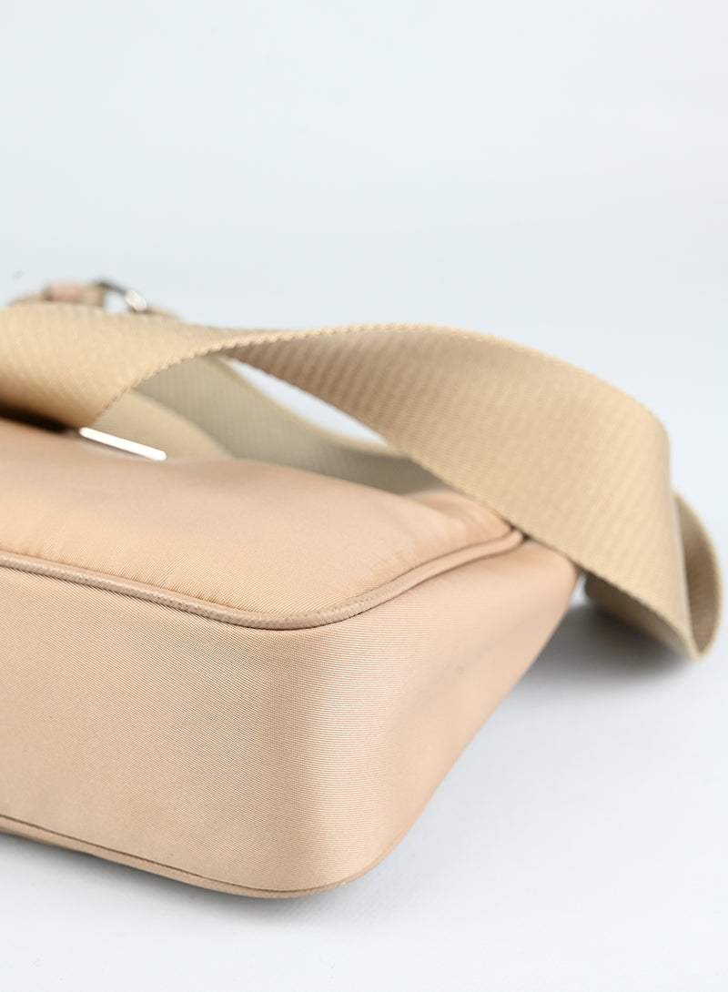 Prada Borsa Re-edition 2005 in nylon beige