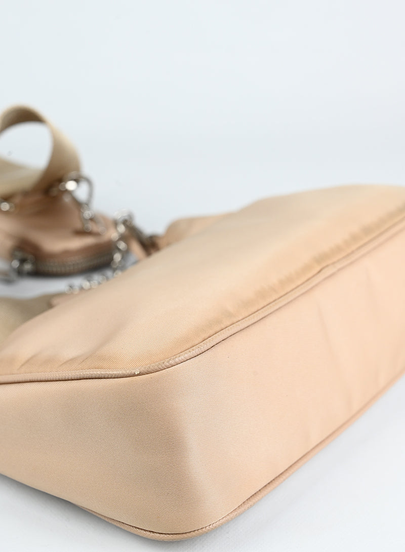 Prada Borsa Re-edition 2005 in nylon beige