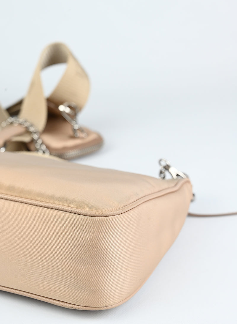 Prada Borsa Re-edition 2005 in nylon beige