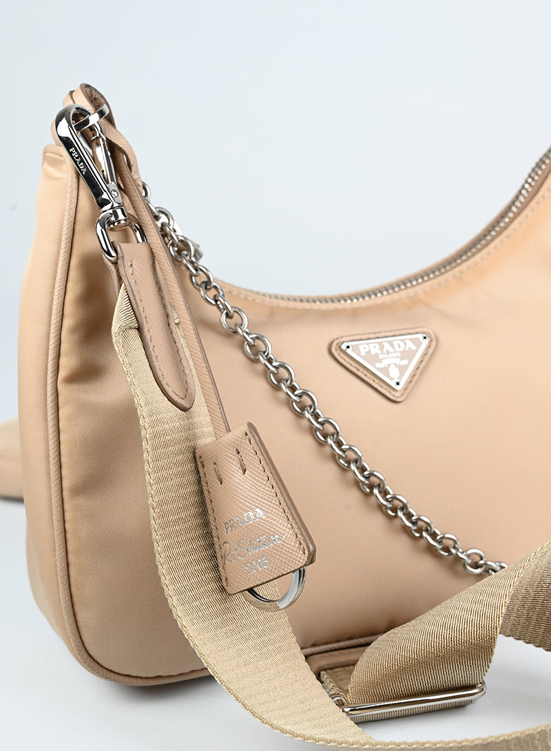Prada Borsa Re-edition 2005 in nylon beige