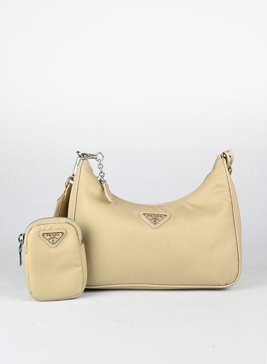 Prada Borsa Re-edition 2005 in nylon beige