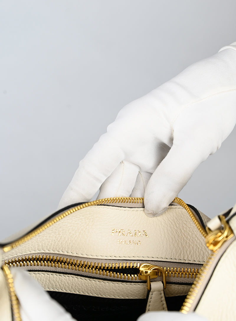 Prada in pelle martellata bianca -  lesleyluxuryvintage