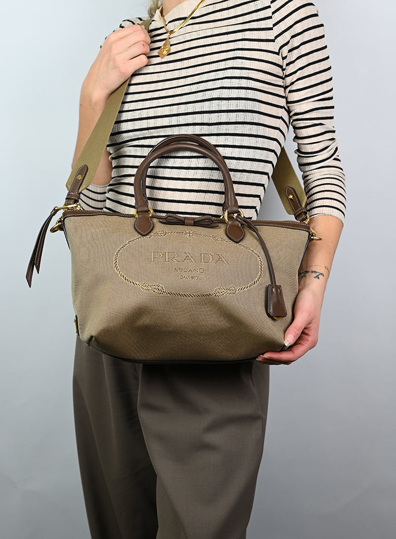 Prada Borsa in canvas beige