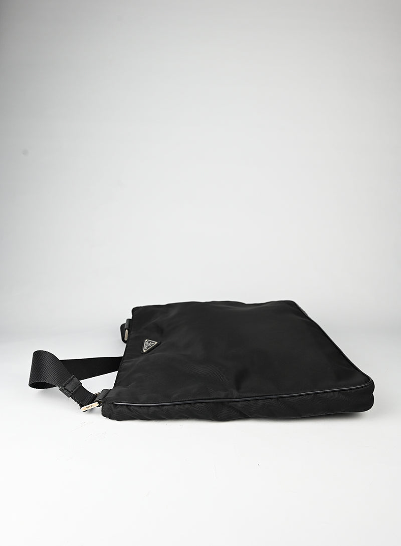 Prada Borsa a tracolla in Re-Nylon nera