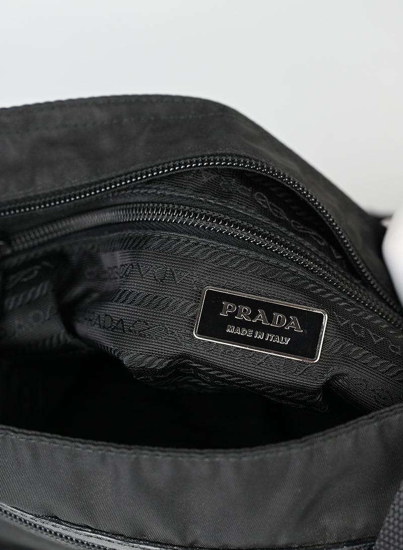 Prada Borsa a tracolla in Re-Nylon nera