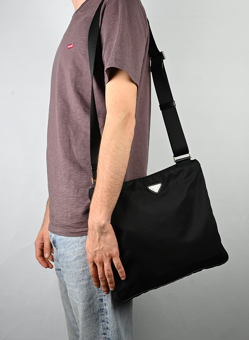 Prada Borsa a tracolla in Re-Nylon nera