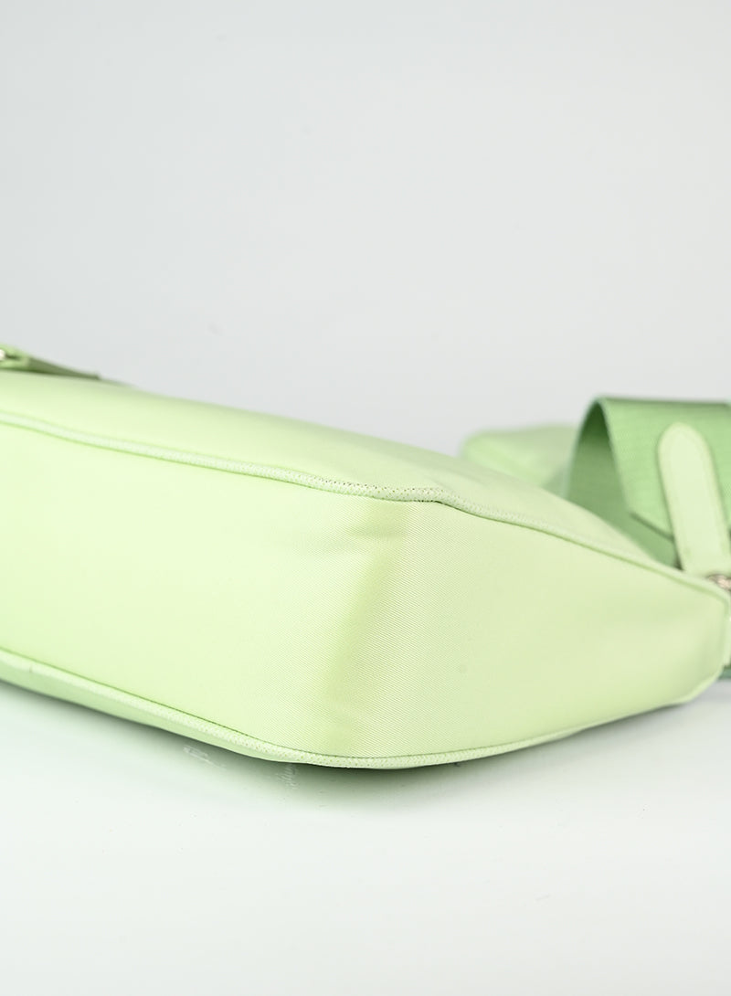 Prada Re-edition 2005 in nylon verde