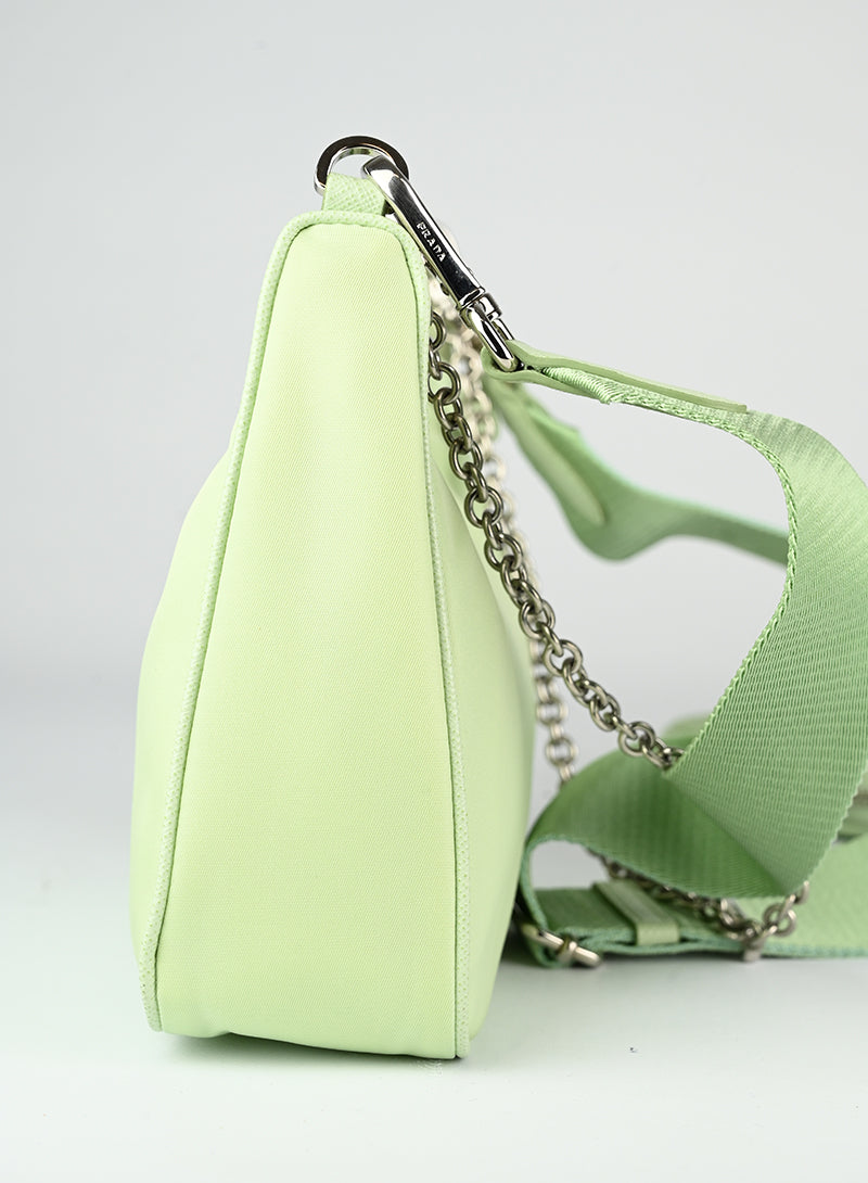 Prada Re-edition 2005 in nylon verde