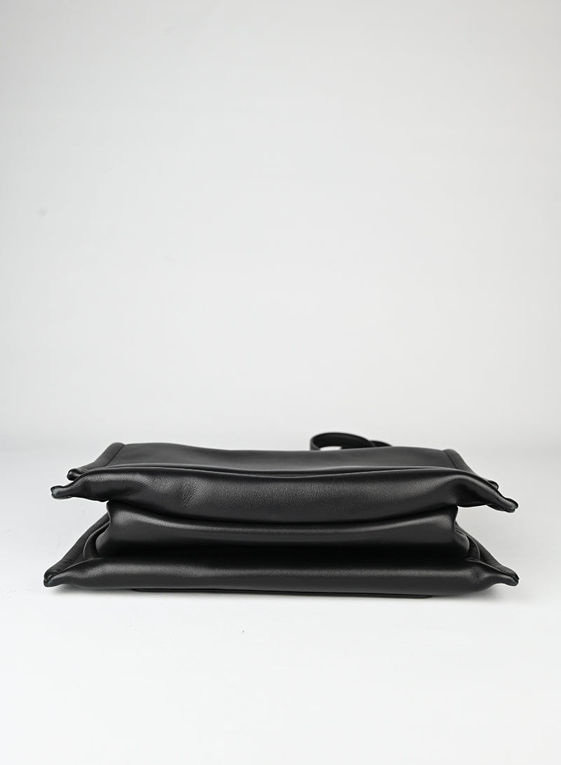 Valentino Borsa in pelle nera con V